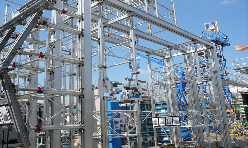 What are the criteria to check a scaffolding coupler?